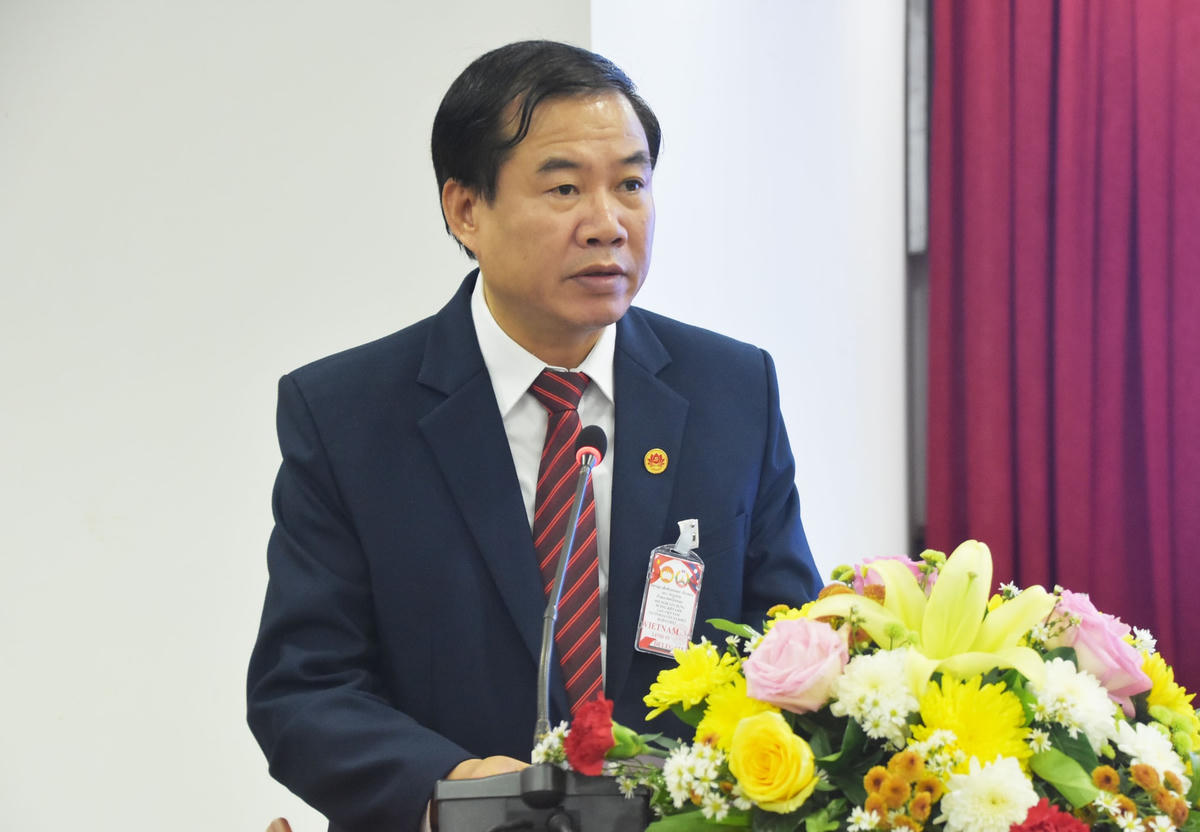 Ông Lò Văn Mừng, Chủ tịch Ủy ban MTTQ tỉnh Điện Biên phát biểu tại Hội nghị.
