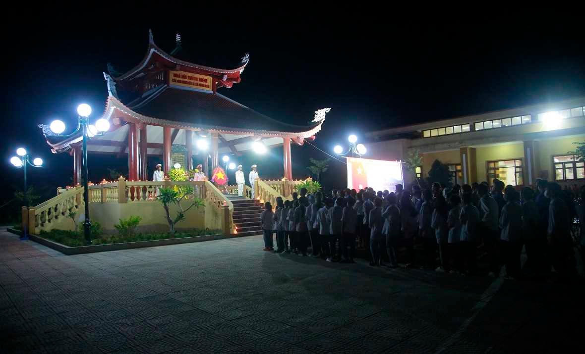 Công trình Nhà bia tưởng niệm các Anh hùng liệt sĩ xã Đông Ngũ được xây dựng khang trang cuối năm 2022.