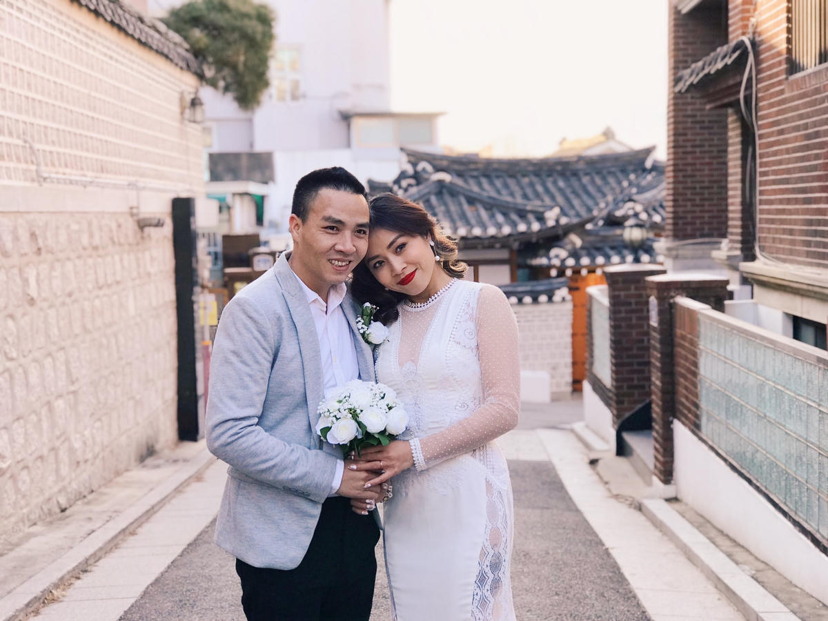 MC Hoàng Linh cho hay cô và chồng là hai thái cực. 