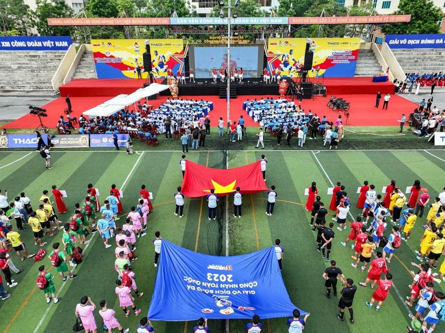Quang cảnh lễ khai mạc giải Vô địch Bóng đá Công nhân toàn quốc 2023.