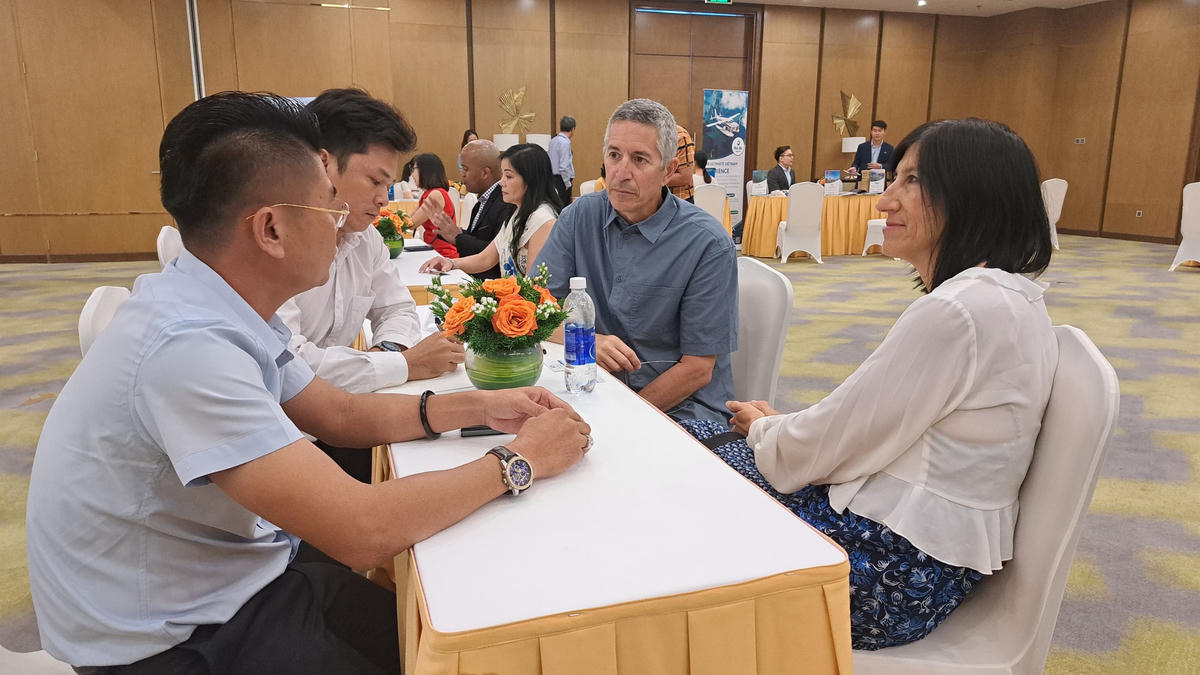 Các doanh nghiệp lữ hành Phú Quốc trao đổi với doanh nghiệp Hoa Kỳ.