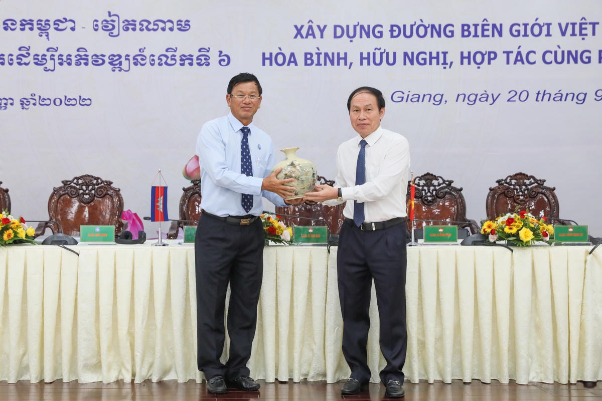 Xây dựng đường biên giới Việt Nam – Campuchia hòa bình, hữu nghị, hợp tác cùng phát triển