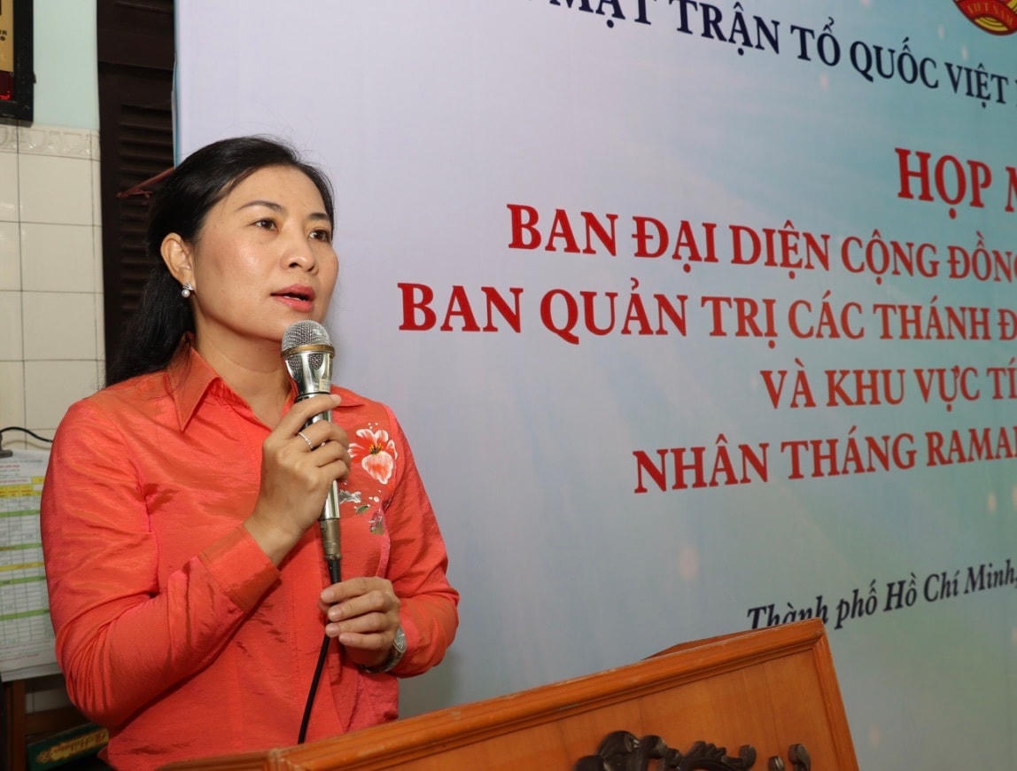 Phó Chủ tịch Ủy ban MTTQ Việt Nam Thành phố Phan Kiều Thanh Hương phát biểu tại buổi gặp mặt chúc mừng.