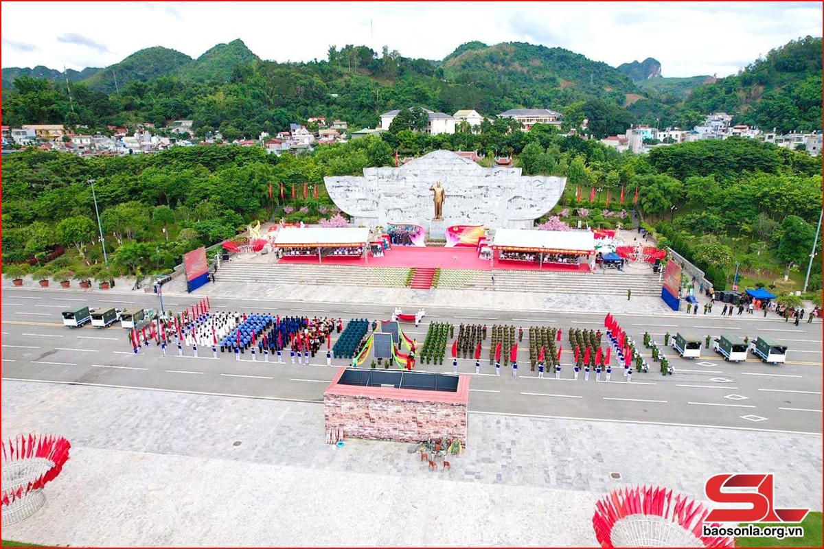 Lễ ra mắt lực lượng tham gia bảo vệ an ninh, trật tự ở cơ sở tại thành phố Sơn La.