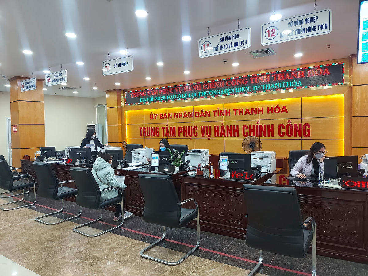 Giấy tờ, thủ tục, hồ sơ có liên quan đến các sở, ngành được Trung tâm hành chính công tỉnh Thanh Hóa thực hiện nhanh gọn, tiết kiệm thời gian cho người dân.