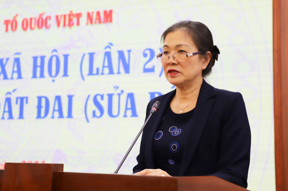 Phó Chủ tịch UBTƯ MTTQ Việt Nam Trương Thị Ngọc Ánh phát biểu tại Hội nghị.  