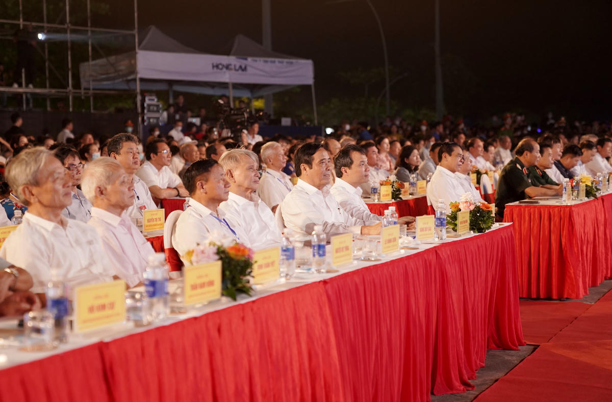 Các đại biểu tham dự chương trình Lễ hội du lịch biển Hà Tĩnh năm 2023.