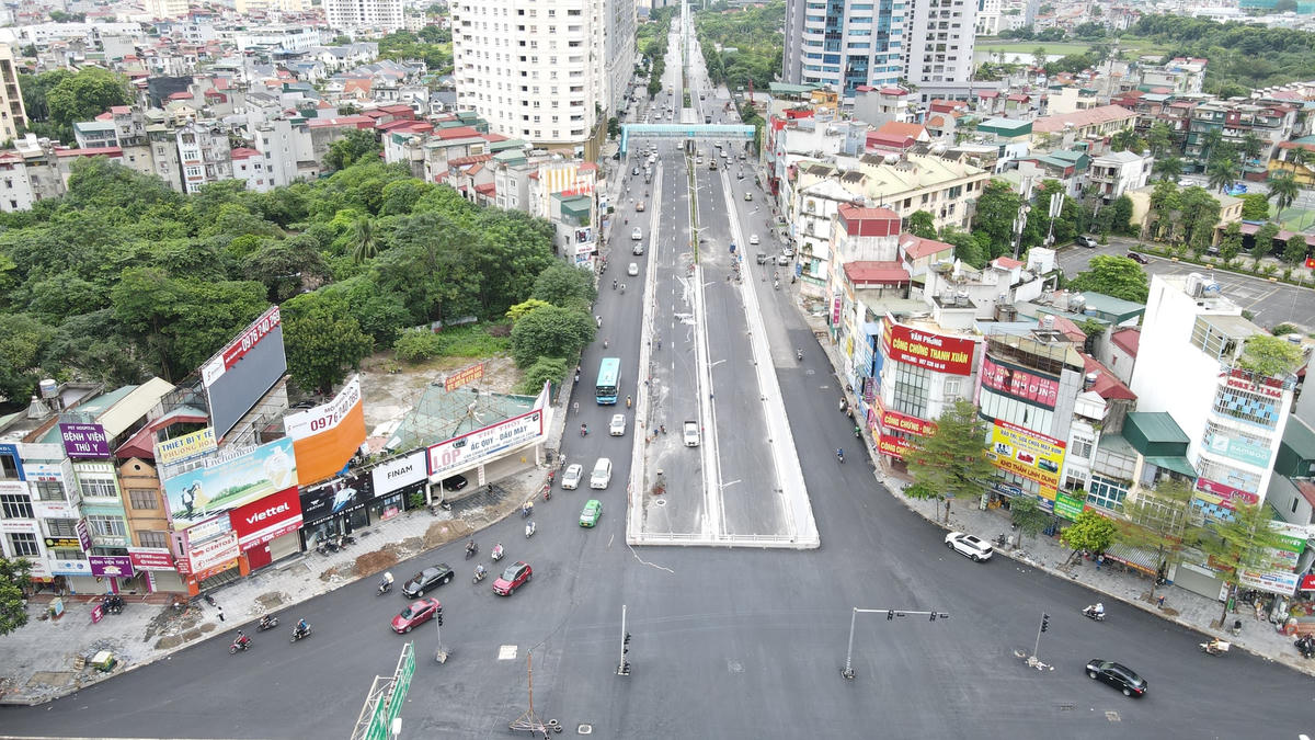 Hệ thống đèn giao thông hiện cũng đã lắp đặt xong.