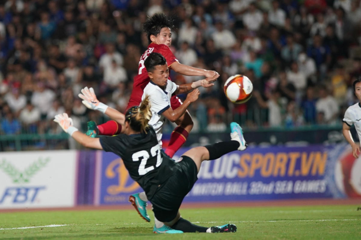 SEA Games 32: Tuyển nữ Việt Nam thắng 4-0 trước Campuchia