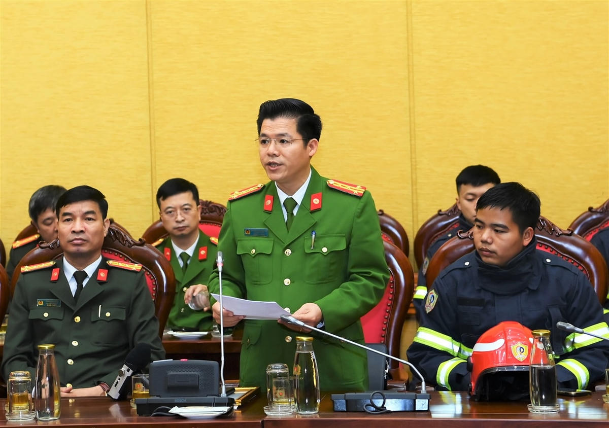 Đại tá Nguyễn Minh Khương, Phó Cục trưởng Cục Cảnh sát phòng cháy, chữa cháy và cứu nạn, cứu hộ, Trưởng Đoàn công tác phát biểu nhận nhiệm vụ.