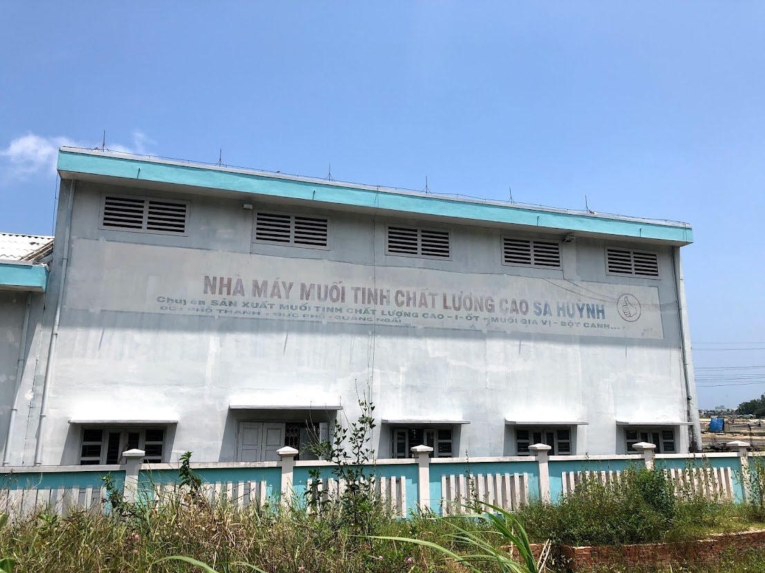 Một góc Nhà máy muối tinh chất lượng cao Sa Huỳnh.