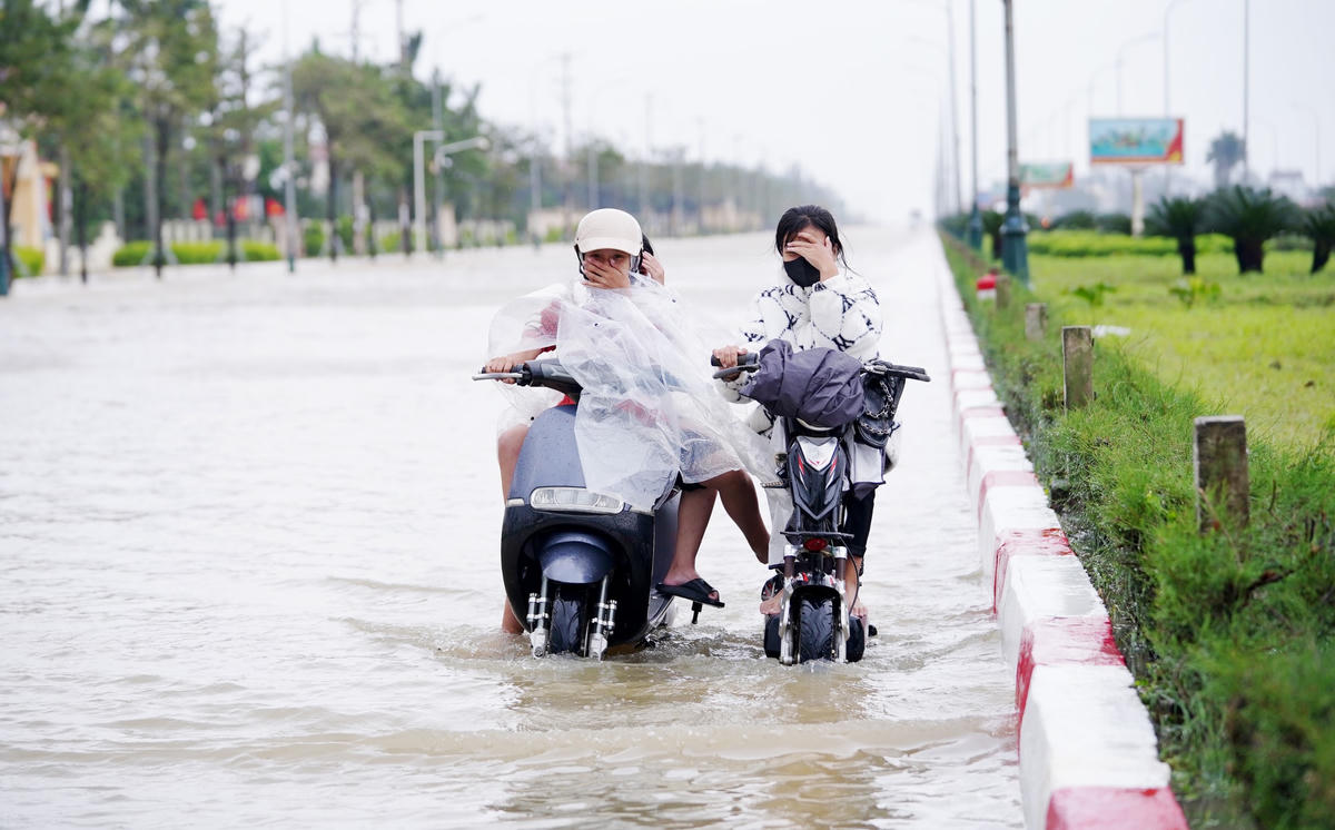 Giao thông đi lại khó khăn. 