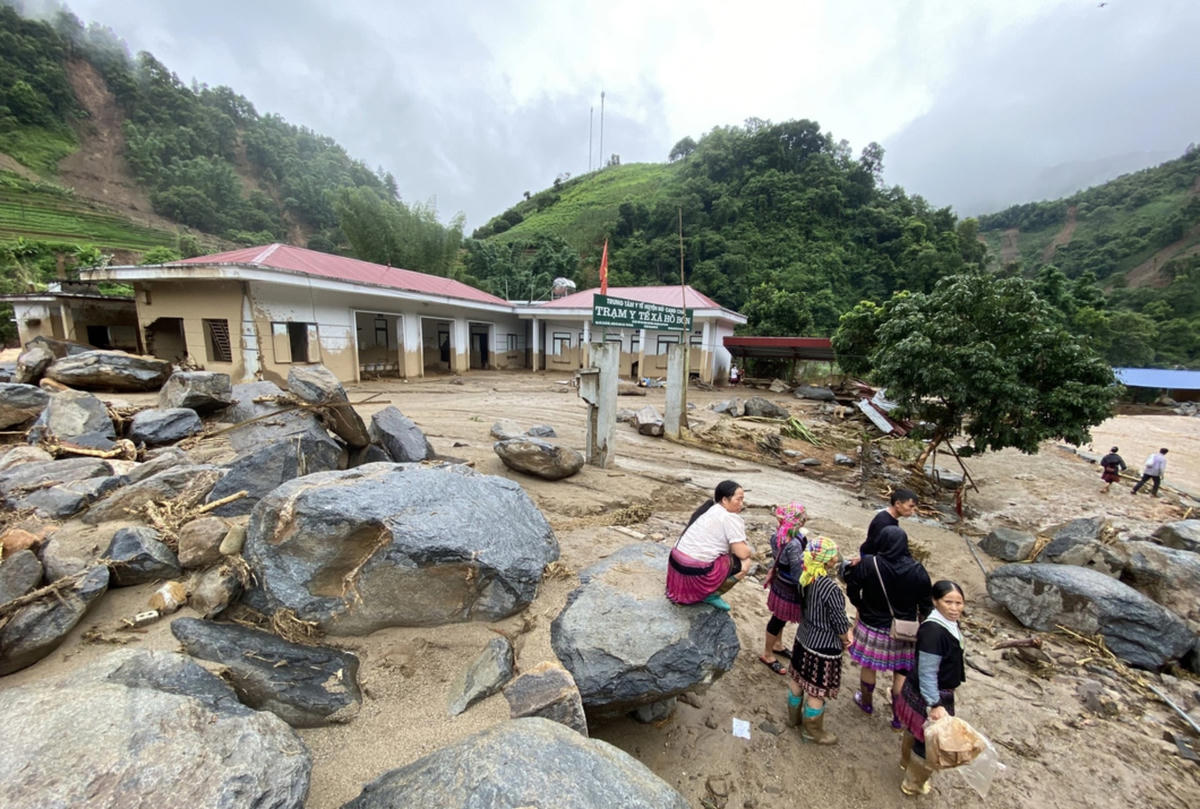 Đã có hơn trăm người mất nhà...