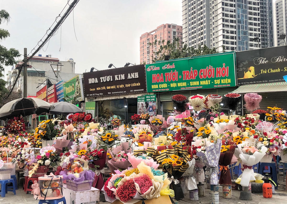 Hoa tươi là một phần không thể thiếu trong các dịp lễ, bởi vậy những ngày này hàng trăm, nghìn bó hoa được sử dụng để làm quà tặng.