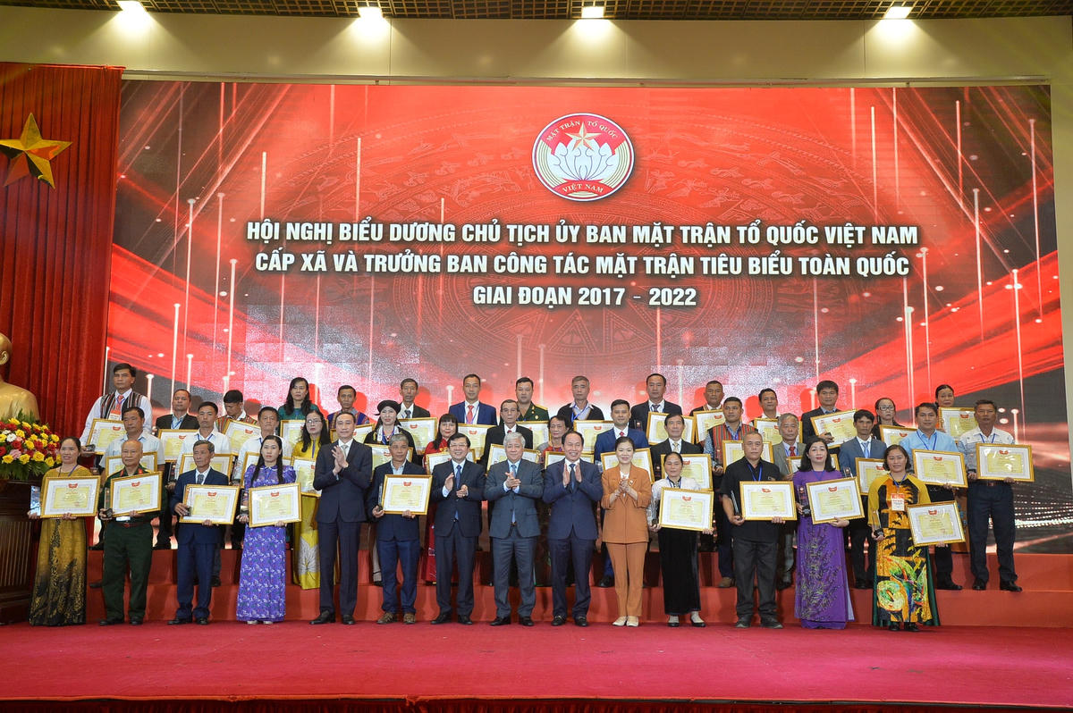 [Ảnh] Vinh danh 236 điển hình tiêu biểu trong công tác Mặt trận