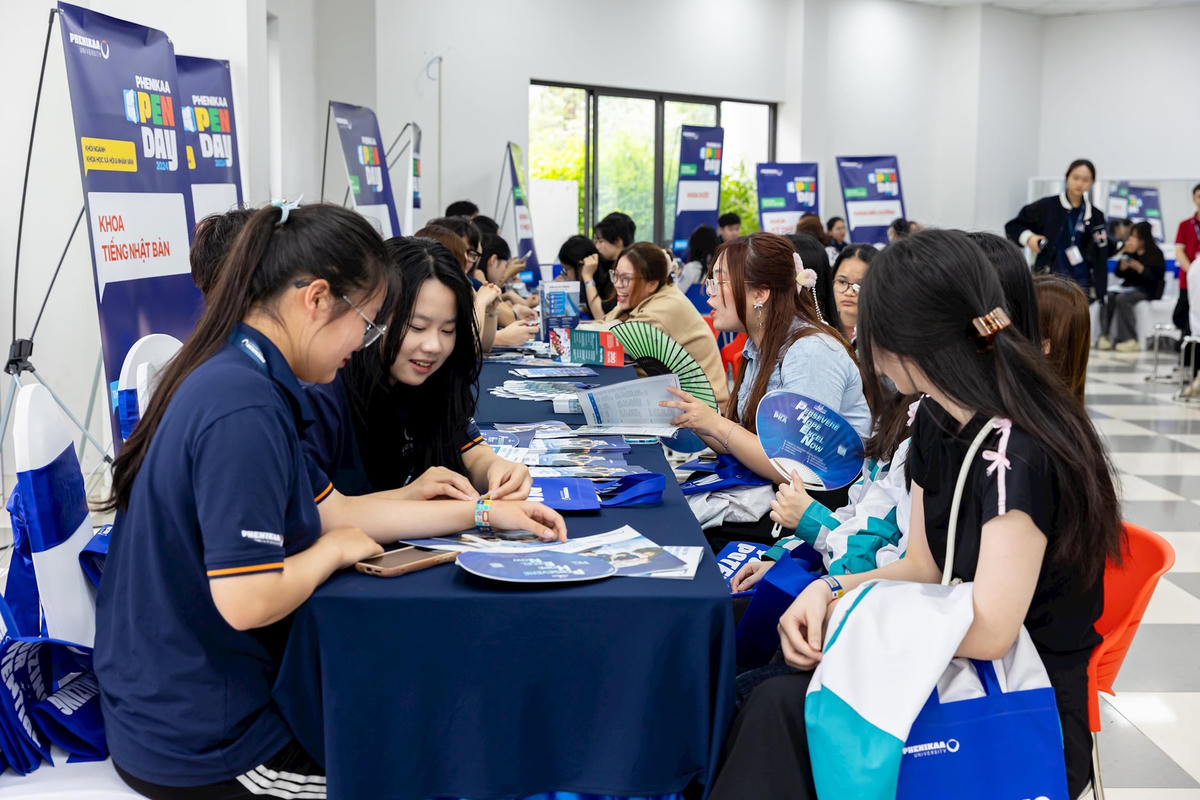 Nhiều sinh viên trải nghiệm chương trình “Phenikaa Open day 2024” tổ chức ngày 24/3