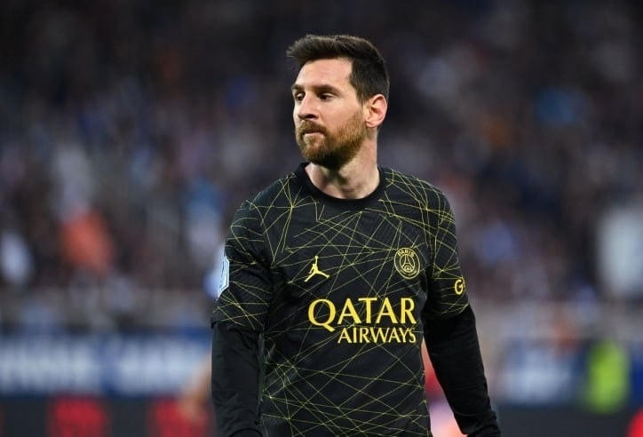 Nhiều khả năng Messi sẽ sang Saudi Arabia thi đấu (Ảnh: Getty).Phát biểu trong buổi họp báo, HLV của PSG cho biết: "Tôi có vinh dự được huấn luyện cầu thủ xuất sắc nhất trong lịch sử bóng đá. Trận đấu với Clermont sẽ là lần cuối Messi ra sân ở Công viên các Hoàng tử. Tôi hy vọng rằng cậu ấy sẽ được chào đón nồng nhiệt nhất. Ở mùa giải năm nay, Messi là một phần rất quan trọng của đội".