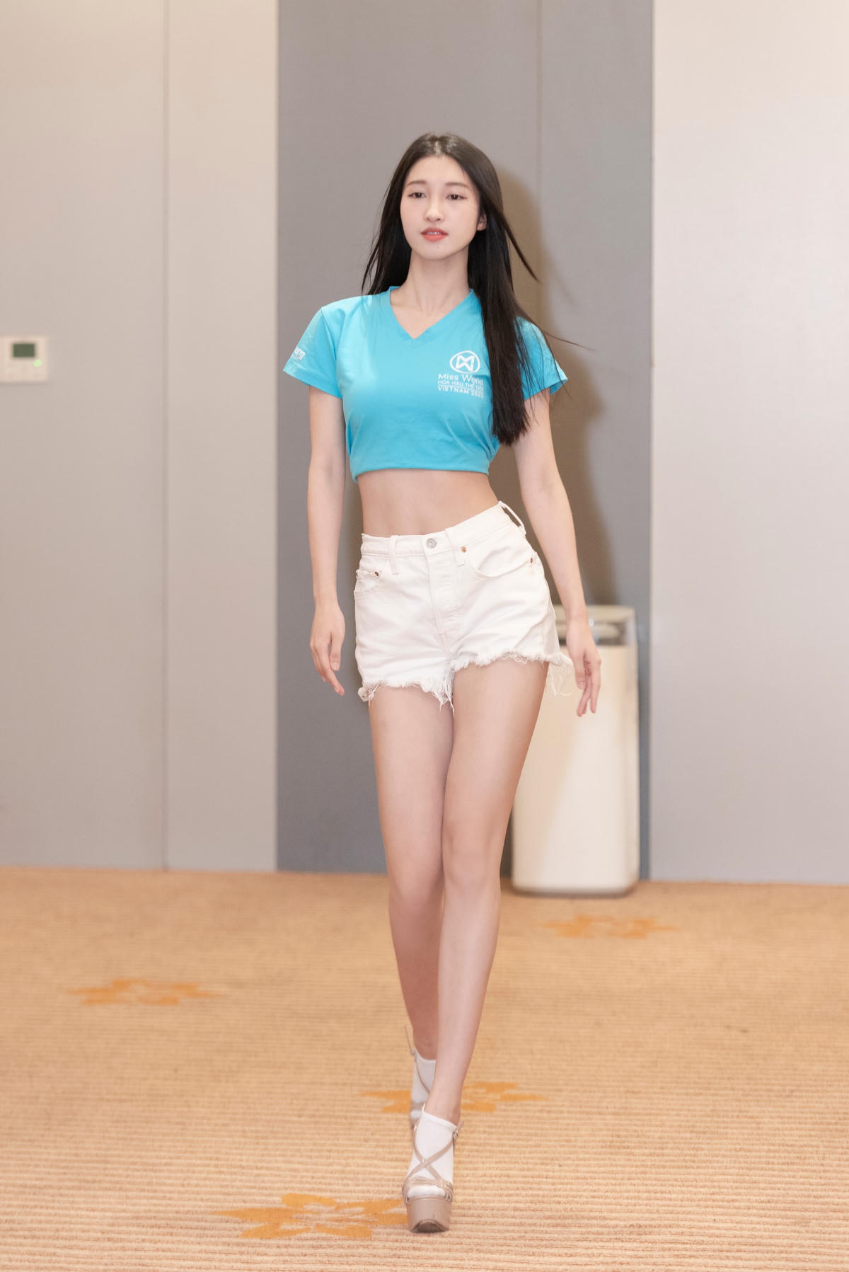 Được biết, trong đêm chung kết sẽ có sự góp mặt của đương kim Miss World 2021 đến từ Ba Lan cùng chủ tịch tổ chức Miss World Julia Morley tham dự.