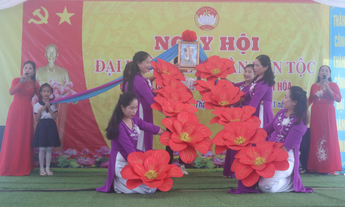 Tiết mục văn nghệ biểu diễn tại Ngày hội.