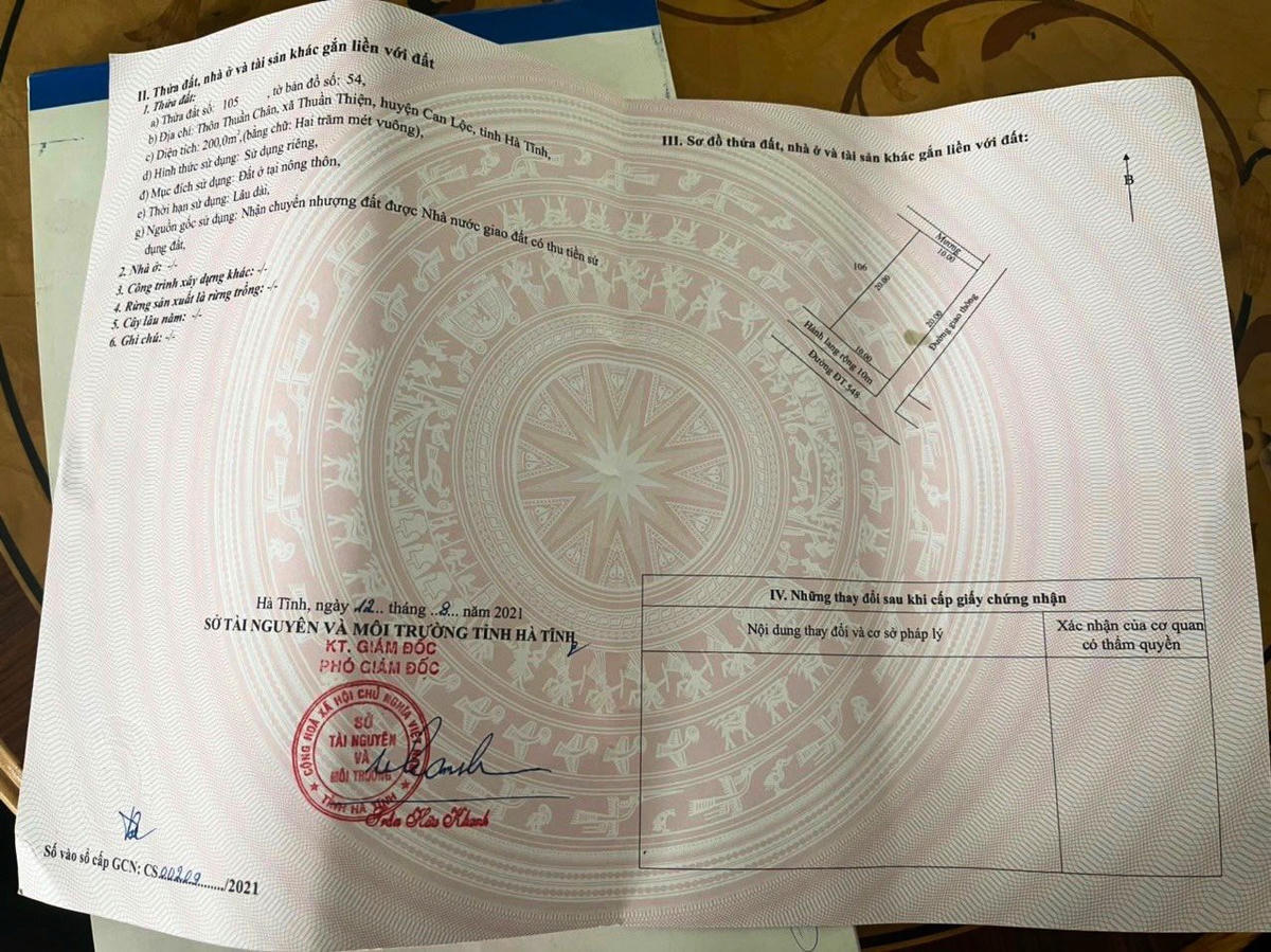 Giấy chứng nhận quyền sử dụng đất giả phục vụ cho việc lừa đảo của Nguyễn Thị Nhiên. 