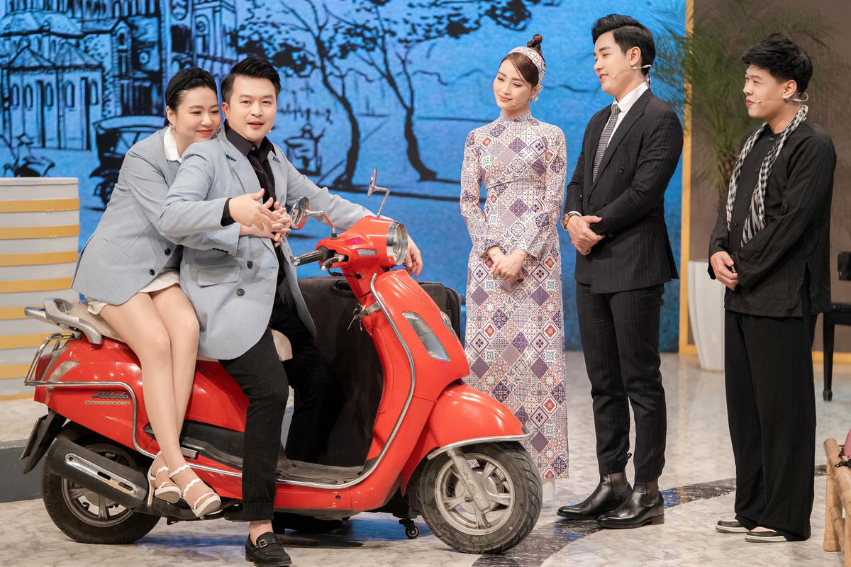 Tại "Khách sạn 5 sao", không ít lần Tuấn Khải rơi nước mắt vì những lời ngọt ngào Lê Khánh dành cho mình. 