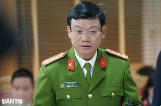 Đại tá Vũ Như Hà - Phó Cục trưởng Cục Cảnh sát điều tra tội phạm về tham nhũng, kinh tế, buôn lậu (C03 - Bộ Công an) thông tin tại cuộc họp báo. Ảnh: Nguyễn Dương / Dân Trí.