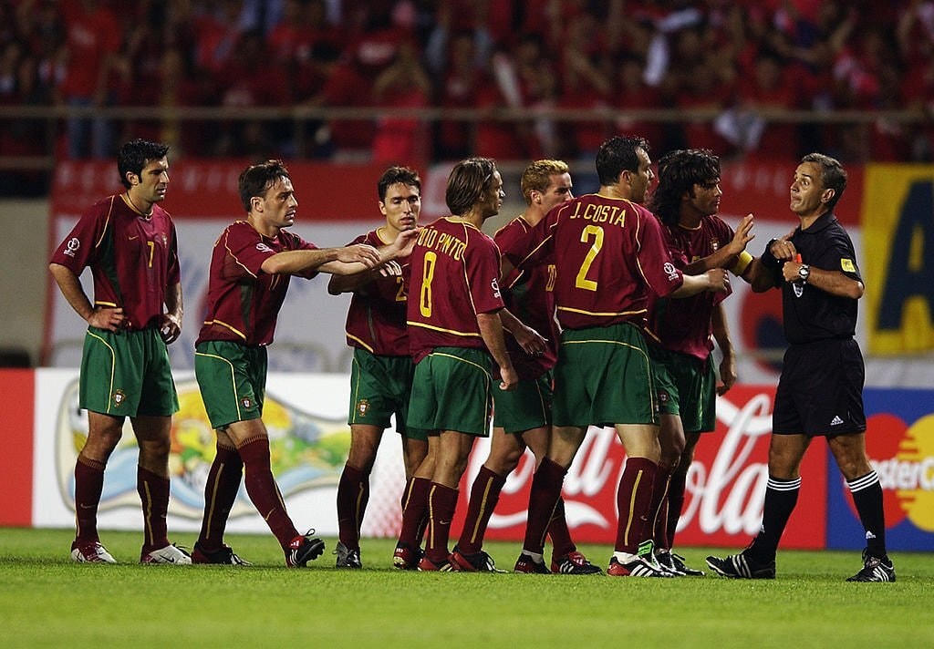 Hình ảnh khó quên của bóng đá Bồ Đào Nha tại World Cup 2002. Họ nhận 2 thẻ vàng và thua Hàn Quốc ở vòng bảng. Ảnh: Getty.
