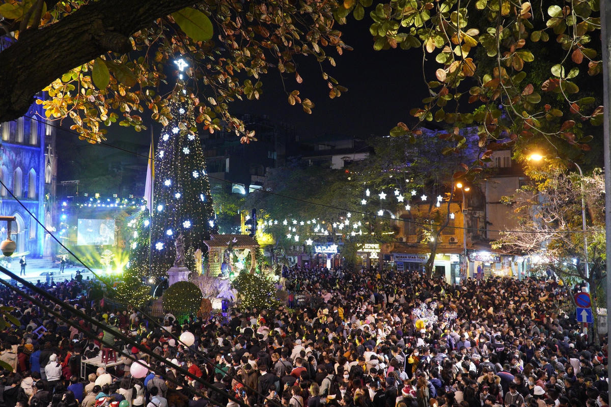 Nhà thờ Lớn là địa chỉ quen thuộc của người dân Thủ đô trong dịp lễ Giáng sinh.