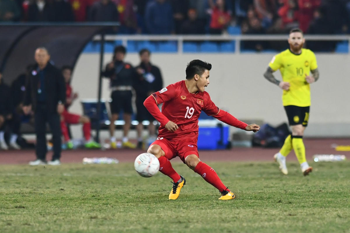 Pha bóng "no look pass" đỉnh cao của Quang Hải, mở ra cơ hội ấn định tỷ số 3-0 của Hoàng Đức.