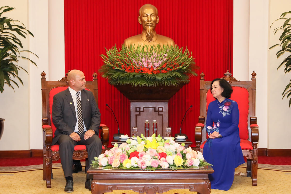 Thường trực Ban Bí thư Trương Thị Mai trao đổi với ông Gerardo Hernandez Nordelo, Chủ tịch Uỷ ban Bảo vệ Cách mạng Cuba.