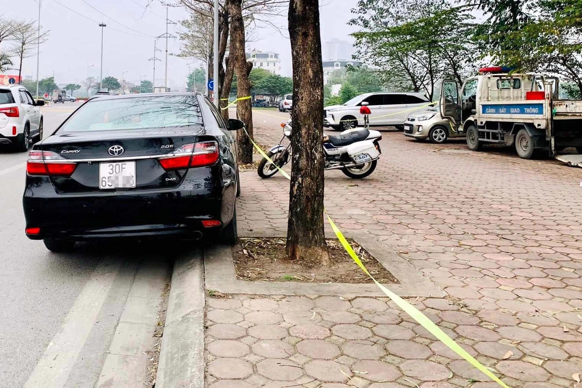 Chiếc ô tô của lái xe T. Ảnh: Dân Trí.