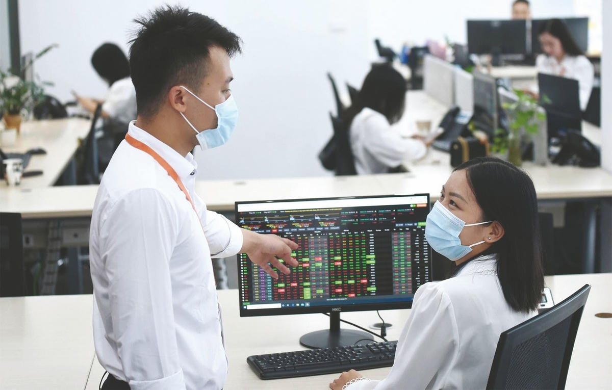Dịp cuối năm, nhiều thuận lợi giao dịch chứng khoán cho nhà đầu tư.