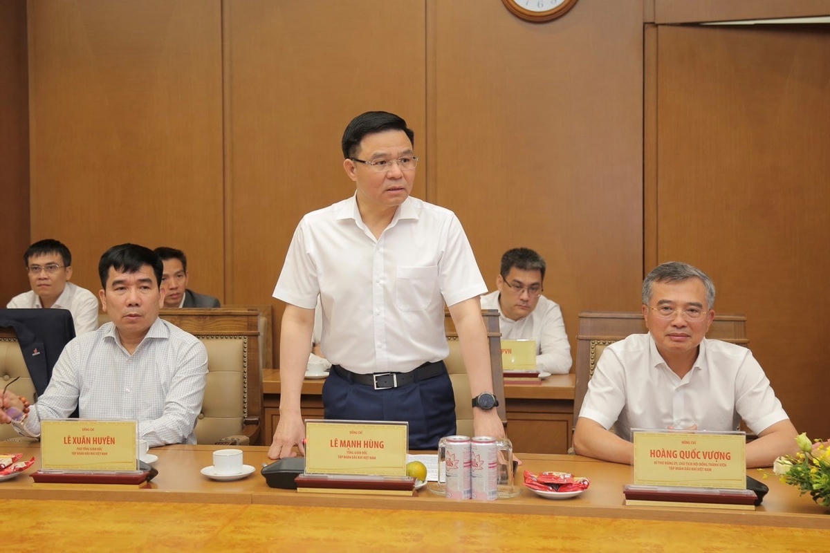 Ông Lê Mạnh Hùng - Tổng giám đốc Petrovietnam phát biểu tại Lễ ký.