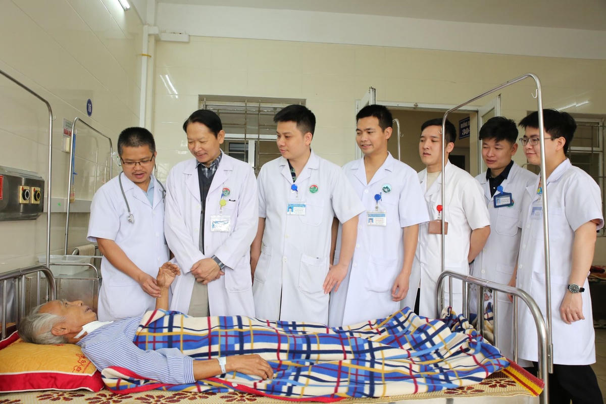 Sau phẫu thuật, bệnh nhân Đ. đã tỉnh táo và có thể tự đi lại được.