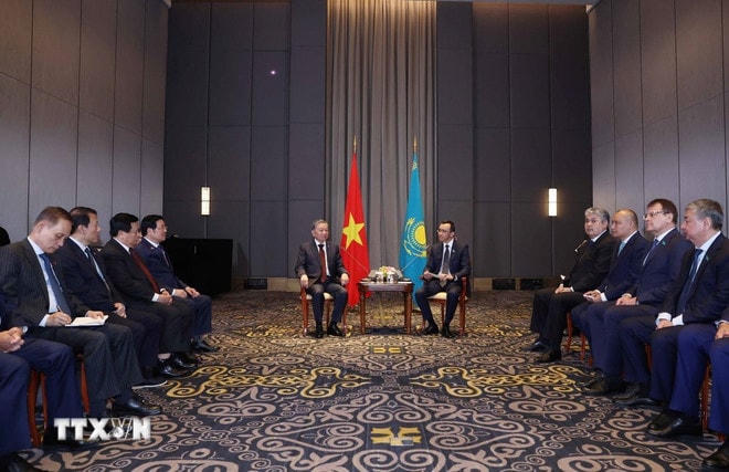 ttxvn-tong-bi-thu-to-lam-hoi-kien-chu-tich-thuong-vien-kazakhstan-2.jpg