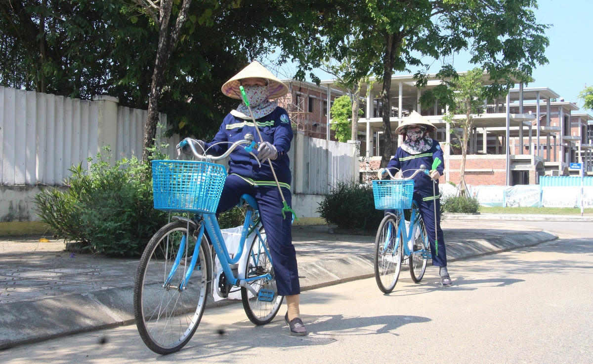 Những chiếc xe đạp thuận tiện trong việc di chuyển của công nhân.