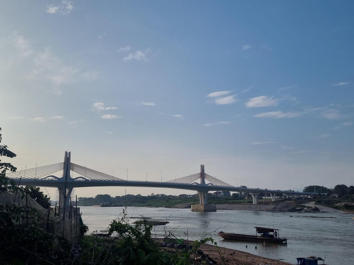 Cầu Vĩnh Phú nối hai bờ sông Lô được kỳ vọng thay đổi diện mạo cuộc sống và thắt chặt tình đoàn kết Phú Thọ - Vĩnh Phúc.