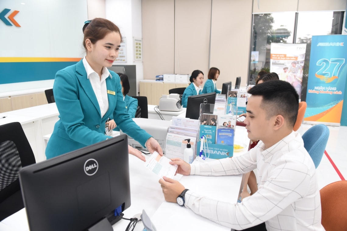 Nhiều người còn tranh thủ một số chương trình ưu đãi lãi suất của các ngân hàng để tối ưu việc sinh lời từ khoản tiền này.