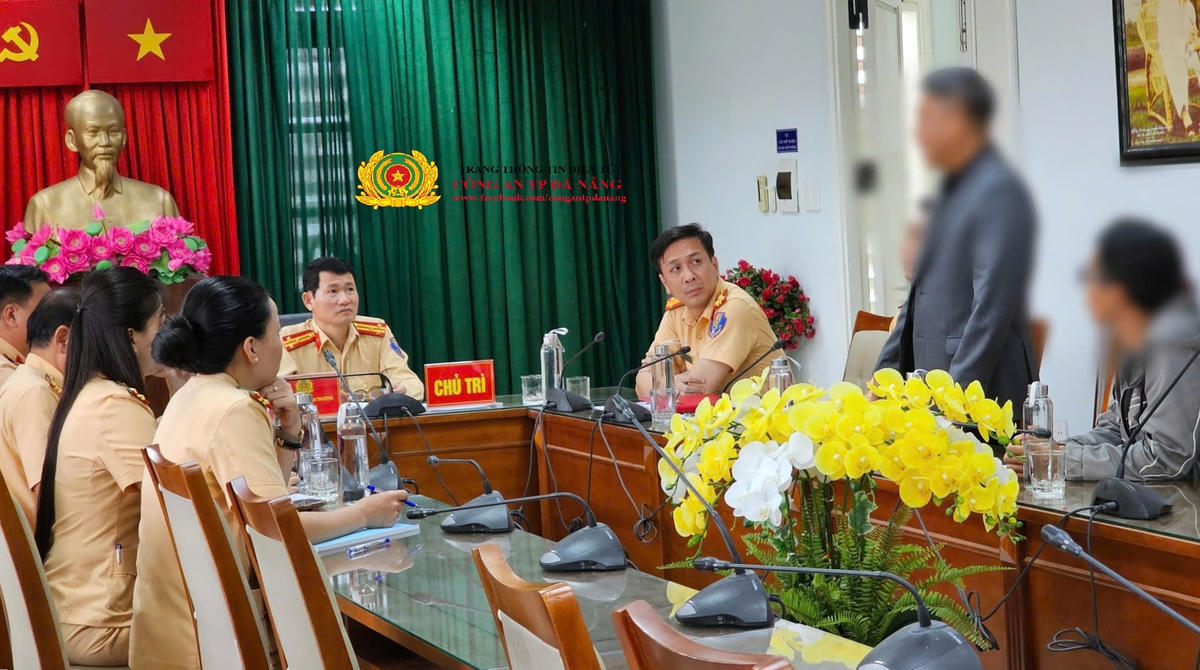 Công an làm việcjpg