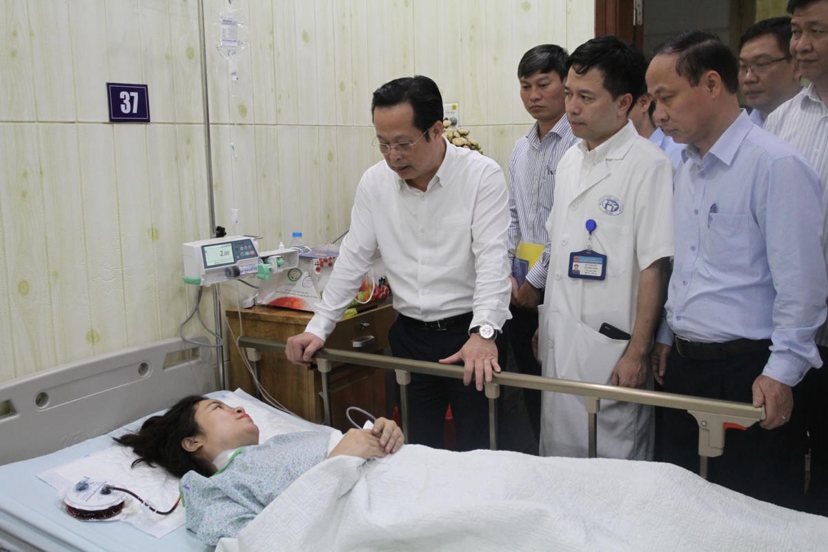So với hôm qua, ngành Giáo dục Hà Nội ghi nhận thêm 1 cô giáo bị thương trong vụ cháy.