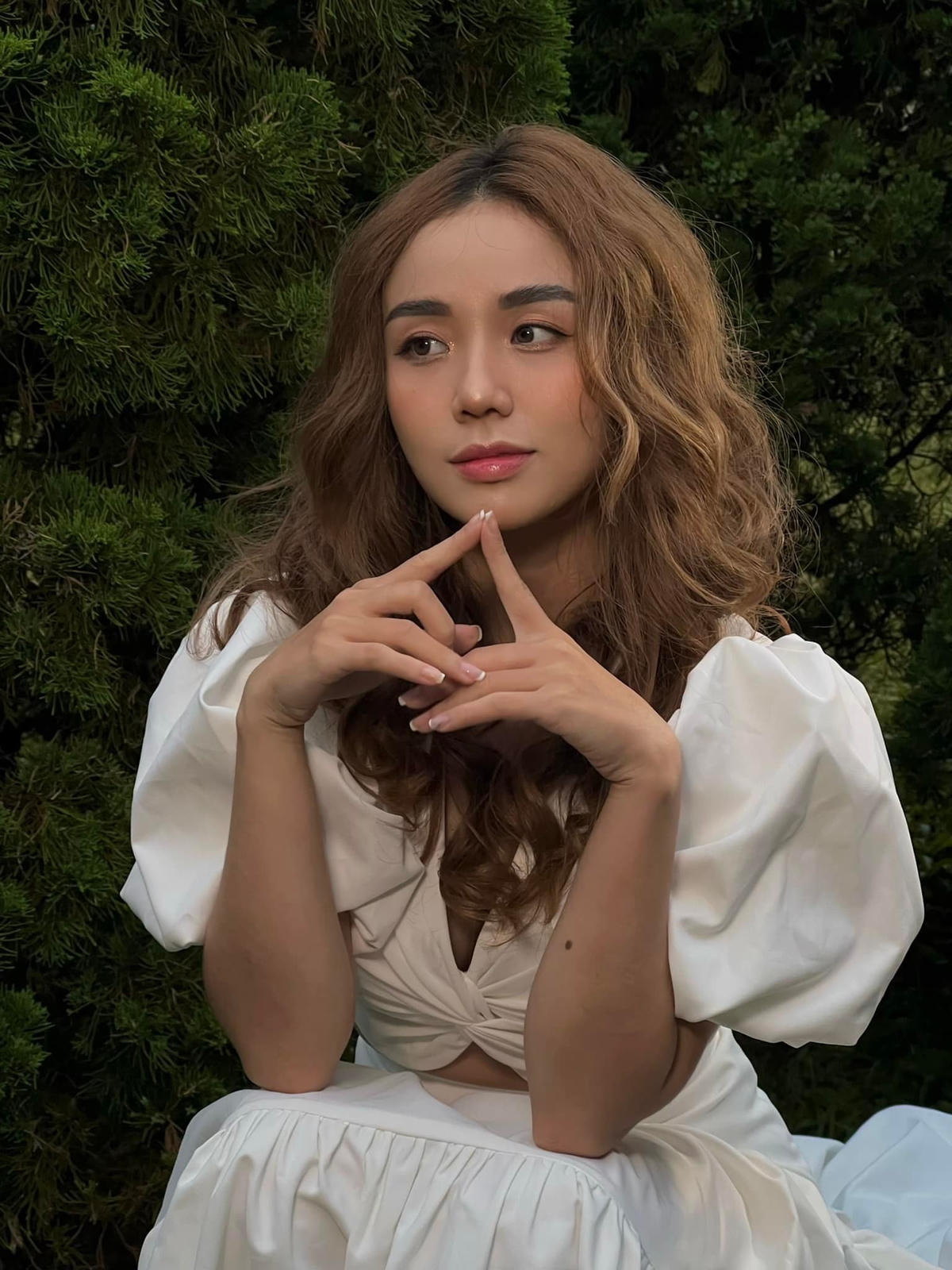 Cindy Lư gây chú ý khi có lùm xùm tình cảm với Hoài Lâm. 