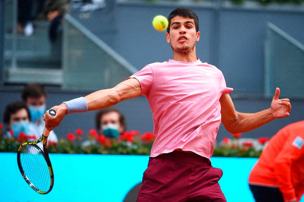 Tay vợt số 6 thế giới Carlos Alcaraz nổi lên là ứng cử viên vô địch Roland Garros năm nay (Ảnh: AP).