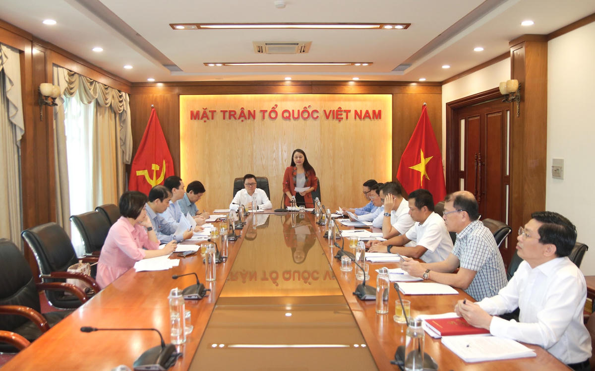 Quang cảnh cuộc họp.