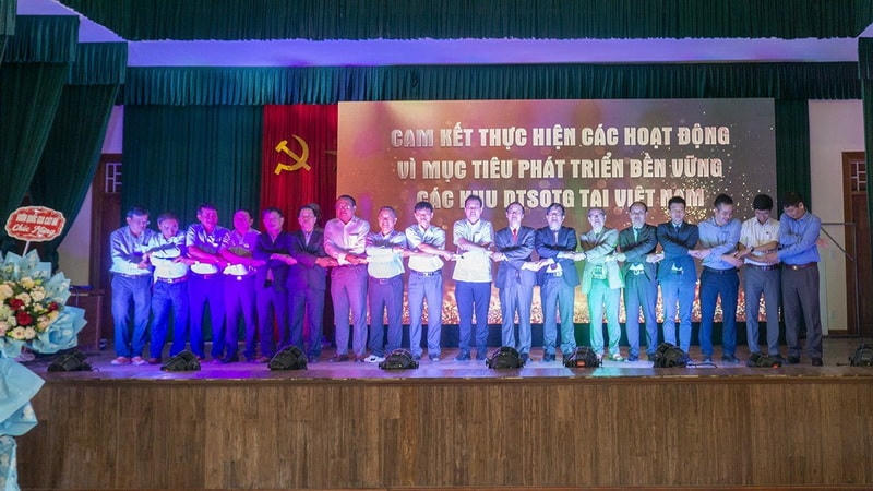 Các đại biểu cùng nhau cam kết hành động bảo tồn các Khu dự trữ sinh quyển thế giới tại Việt Nam.  