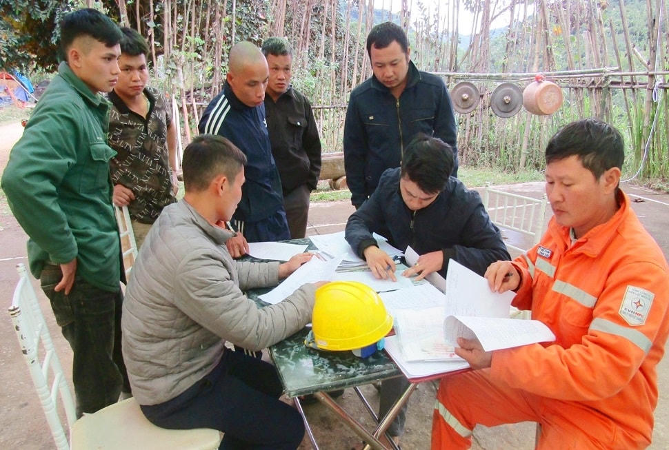 Ngành điện hướng dẫn bà con các thủ tục đăng ký lắp điện.