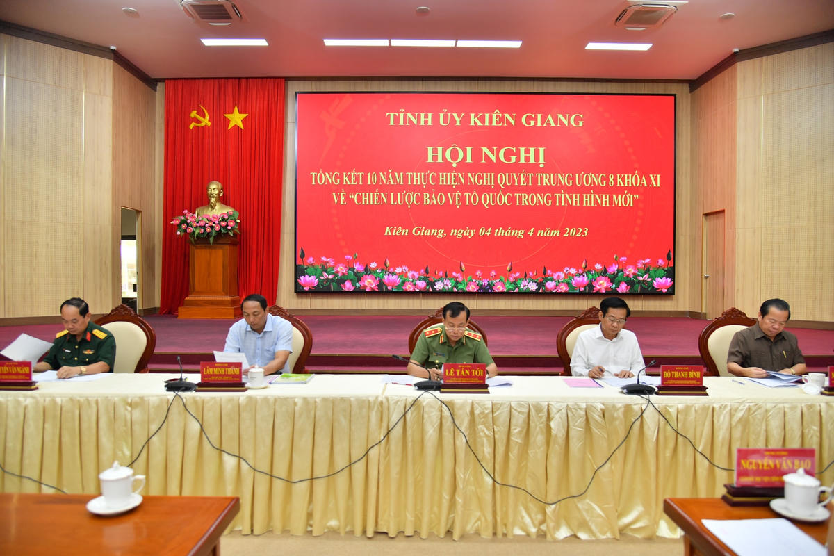 Chủ tọa hội nghị. 