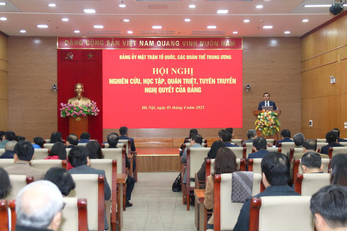 Hội nghị nghiên cứu, học tập, quán triệt, tuyên truyền Nghị quyết của Đảng do Đảng ủy Mặt trận Tổ quốc, các đoàn thể Trung ương tổ chức, trong đó có chuyên đề 