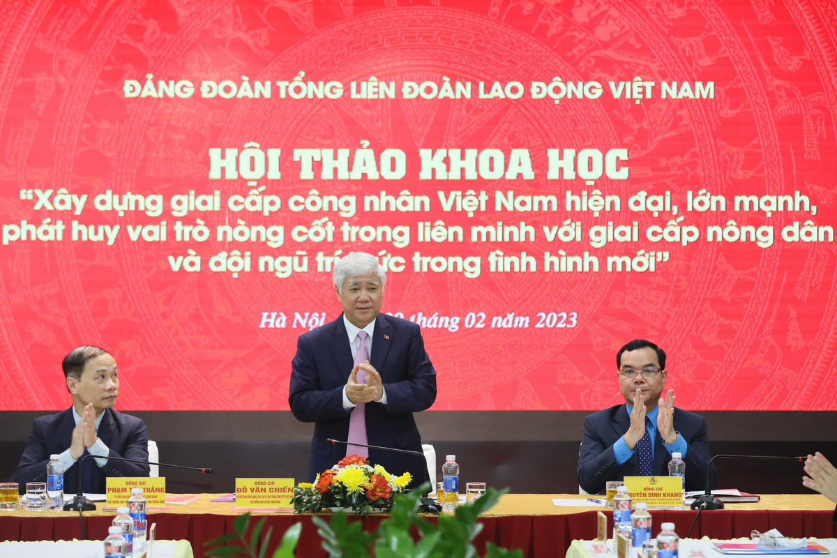 Bí thư Trung ương Đảng, Chủ tịch UBTƯ MTTQ Việt Nam Đỗ Văn Chiến dự và chủ trì Hội thảo.