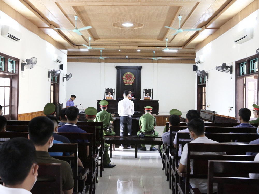 Toàn cảnh phiên xử công khai.