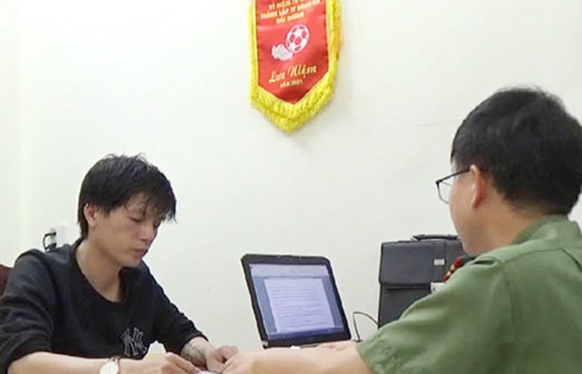 Tưởng bị Công an bắt với cáo buộc bán chứng chỉ nghề không qua đào tạo.